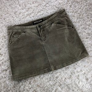 🛍3 FOR $25- GUESS- DISTRESSED CORDUROY MINI SKIRT
